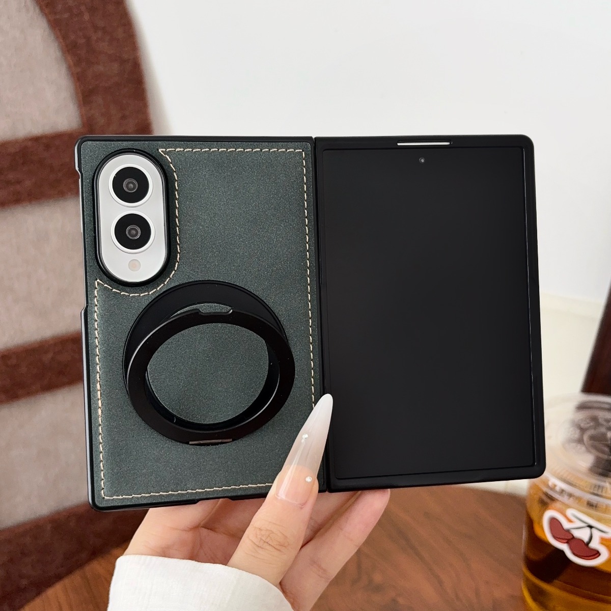 Luxury Sheepskin Leather Phone - огляд і ціна Magnetic Charging Stand